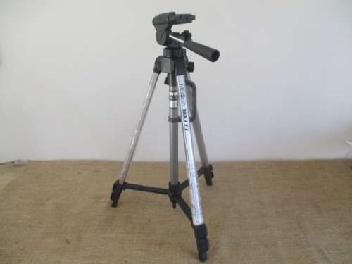 Brand New !!!!   Handy Sized Minolta MX 777 Tripod In Original Carton Container   MIB
