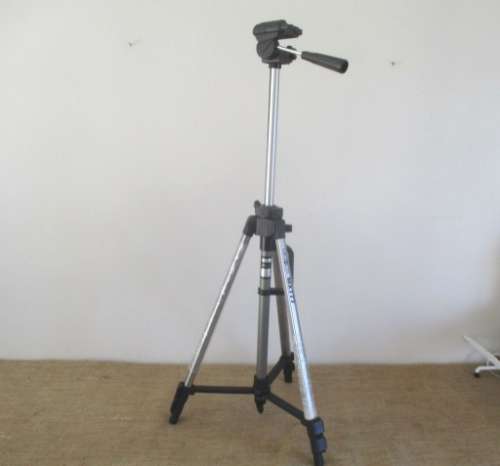 Brand New !!!!   Handy Sized Minolta MX 777 Tripod In Original Carton Container   MIB