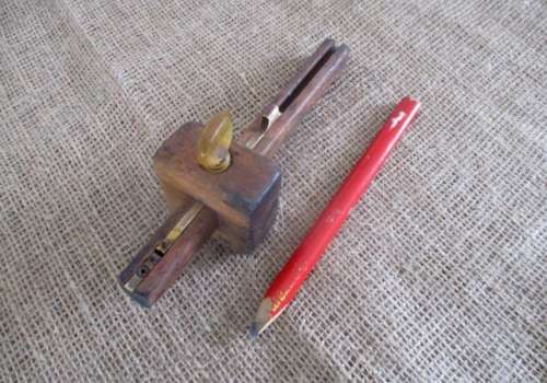 An Antique Wooden Carpenter's Adjustable Scribe With Brass Inlays & Carpenter Pencil