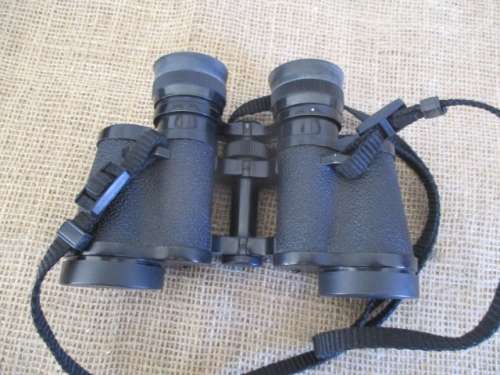 Vivitar 8 X 30mm Field 8.5 Binocular With Shoulder Strap & Two Lens Caps In Original Bag