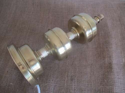 Stunning Looking Vintage Brass Table Lamp