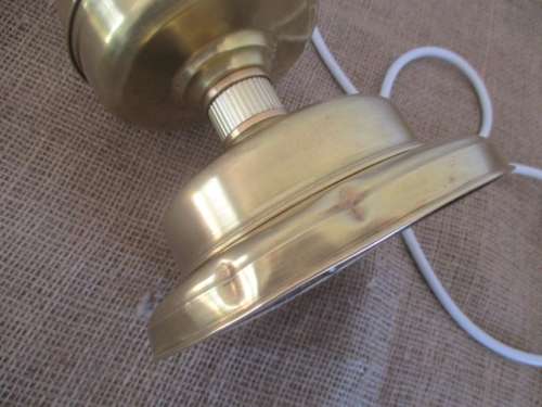 Stunning Looking Vintage Brass Table Lamp