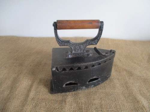 Vintage/Antique Cast Iron Coal Iron        1930's - 1940's