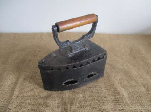 Vintage/Antique Cast Iron Coal Iron        1930's - 1940's
