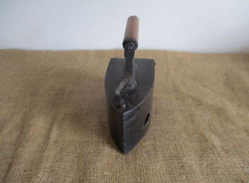 Vintage/Antique Cast Iron Coal Iron        1930's - 1940's