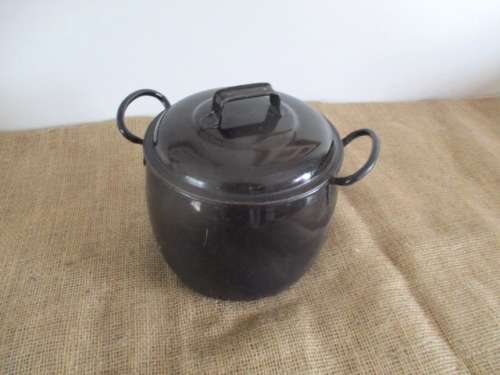 Beautiful Vintage Judge Brand 6 Pint Black Enamel Pot