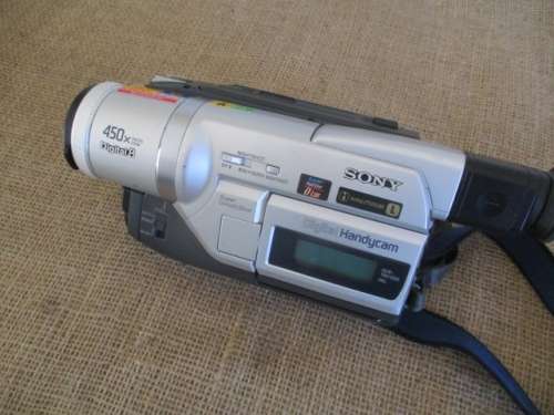 Sony DCR-TRV120E 450x Digital 8 Digital Video Camera Recorder With Carry Bag        1995      Japan