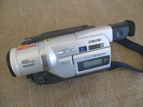 Sony DCR-TRV120E 450x Digital 8 Digital Video Camera Recorder With Carry Bag        1995      Japan