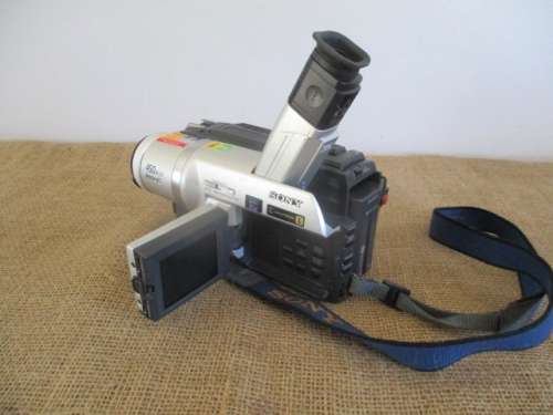 Sony DCR-TRV120E 450x Digital 8 Digital Video Camera Recorder With Carry Bag        1995      Japan