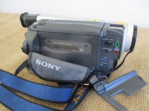 Sony DCR-TRV120E 450x Digital 8 Digital Video Camera Recorder With Carry Bag        1995      Japan