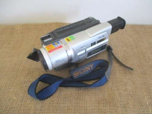 Sony DCR-TRV120E 450x Digital 8 Digital Video Camera Recorder With Carry Bag        1995      Japan