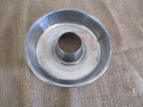 Very Nice Vintage Metal Cake Ring Pan
