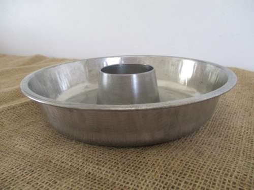 Very Nice Vintage Metal Cake Ring Pan