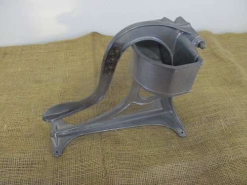 Vintage Universal Aluminum Juicer    L.F. & C.   New Britain.  CT.     Made In USA    PAT DEC  89942