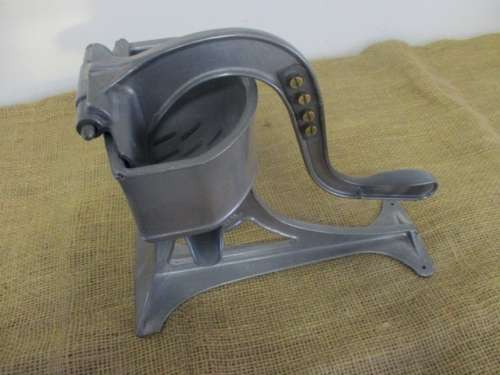 Vintage Universal Aluminum Juicer    L.F. & C.   New Britain.  CT.     Made In USA    PAT DEC  89942