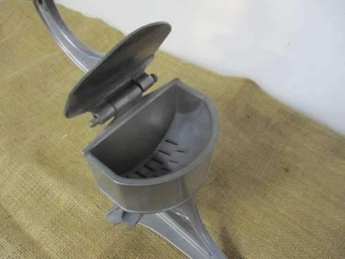 Vintage Universal Aluminum Juicer    L.F. & C.   New Britain.  CT.     Made In USA    PAT DEC  89942