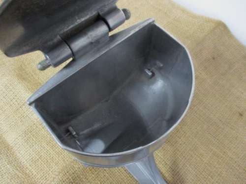 Vintage Universal Aluminum Juicer    L.F. & C.   New Britain.  CT.     Made In USA    PAT DEC  89942