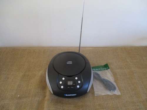 Brand New Blaupunkt Portable CD Player POR 1105B    CD/AUX/AM/FM Radio       MIB