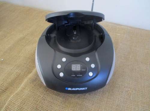 Brand New Blaupunkt Portable CD Player POR 1105B    CD/AUX/AM/FM Radio       MIB
