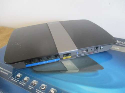 Linksys EA4500  Dual-Band N900 Router In Original Carton Box