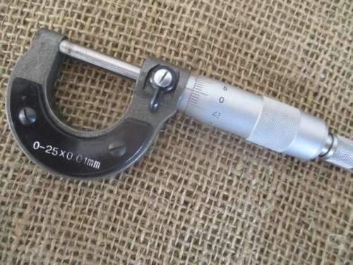 Nice Stainless Steel Measurement Kit With 0 - 25mm Mycometer And 200mm Vernier In Original  Holder