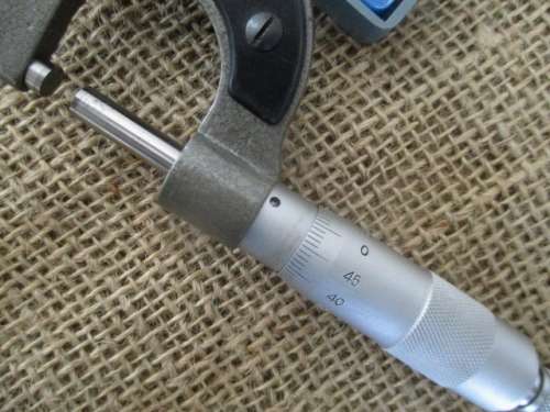 Nice Stainless Steel Measurement Kit With 0 - 25mm Mycometer And 200mm Vernier In Original  Holder
