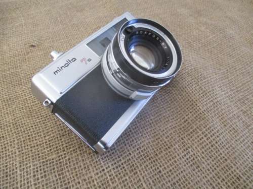 Vintage Minolta Hi-Matic 7s Camera With Minolta Rokkor - PF 1: 1.8 f = 45mm Lens In Pouch