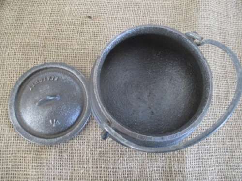 Relisted - Nice Cast Iron 3 Legged 1/4 Size Bestduty Traditional Potjie