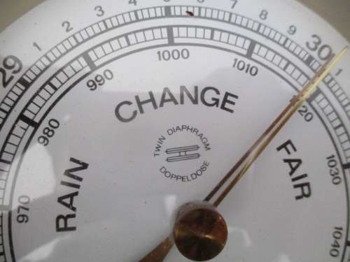 A Lovely Vintage Barigo Twin Diaphragm Doppeldose Weather Barometer    Made In Germany
