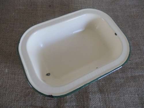 Beautiful Vintage Enamel Pie Dish