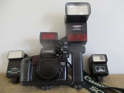 Collectable Vintage Canon EOS 100 Camera Body With 3x Flashes         Made In Japan         1991