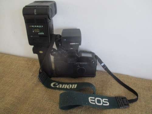 Collectable Vintage Canon EOS 100 Camera Body With 3x Flashes         Made In Japan         1991