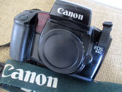 Collectable Vintage Canon EOS 100 Camera Body With 3x Flashes         Made In Japan         1991
