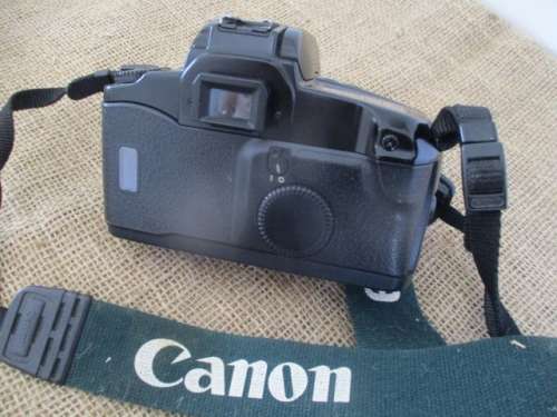 Collectable Vintage Canon EOS 100 Camera Body With 3x Flashes         Made In Japan         1991