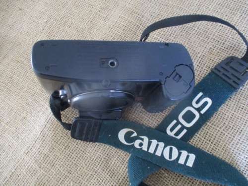 Collectable Vintage Canon EOS 100 Camera Body With 3x Flashes         Made In Japan         1991