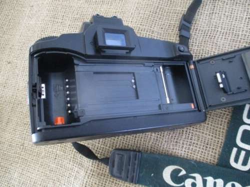 Collectable Vintage Canon EOS 100 Camera Body With 3x Flashes         Made In Japan         1991