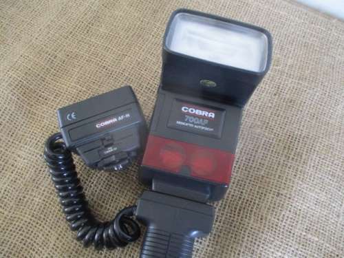 Collectable Vintage Canon EOS 100 Camera Body With 3x Flashes         Made In Japan         1991