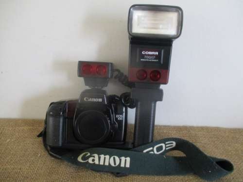 Collectable Vintage Canon EOS 100 Camera Body With 3x Flashes         Made In Japan         1991