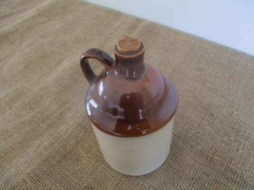 Beautiful Vintage 750ml Sedgwick's The Original Old Brown Cherry Decanter Vitreous China G.C. Ware