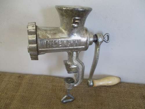 Sparrow But Man !!!!................Cute Vintage Cast Iron No 5 MadeInChina Meat Mincer   Complete !