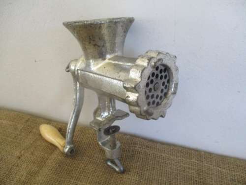 Sparrow But Man !!!!................Cute Vintage Cast Iron No 5 MadeInChina Meat Mincer   Complete !