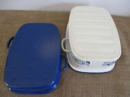 A Very Beautiful Vintage Old Fashioned Enamel Roasting Pan With Even Beautiful Floral Patterns