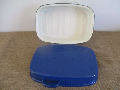 A Very Beautiful Vintage Old Fashioned Enamel Roasting Pan With Even Beautiful Floral Patterns