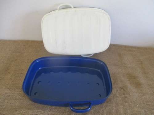 A Very Beautiful Vintage Old Fashioned Enamel Roasting Pan With Even Beautiful Floral Patterns