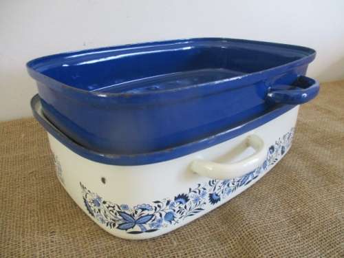 A Very Beautiful Vintage Old Fashioned Enamel Roasting Pan With Even Beautiful Floral Patterns