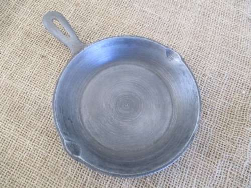 Two Beautiful And Very Nice Vintage Taiwan Cast Iron Frying Skillets     Numbers 3 & 1 YL