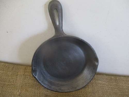 Two Beautiful And Very Nice Vintage Taiwan Cast Iron Frying Skillets     Numbers 3 & 1 YL