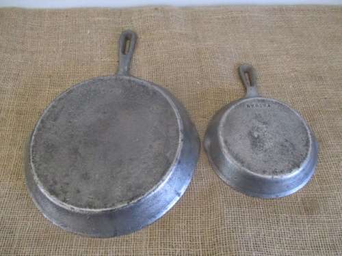 Two Beautiful And Very Nice Vintage Taiwan Cast Iron Frying Skillets     Numbers 3 & 1 YL