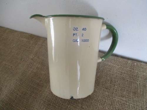 Beautiful Vintage Old Fashioned 40 OZ/ 2 PT/ 1000 GR Measure Jug