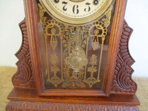 Very Collectable Antique Ingraham 8 Day Gingerhead Chiming Wind-Up Mantel Clock With Key   1800's